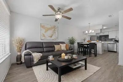 Image de Walk to At&T Stadium • Group-Friendly 2br