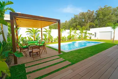 La Marina: secure seaside with pool