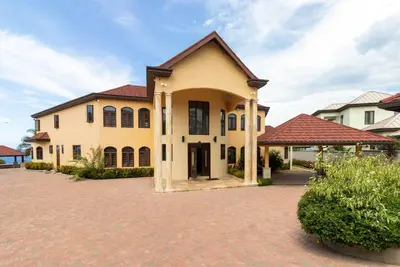 Image de Breathtaking Oceanfront Luxe Villa in Tower Isle, Jacuzzi, Pool, Fully Staffed