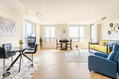 Image de Downtown Silver Spring Walkable Metro Skyline Balcony Corner Suite | Luxe Pad