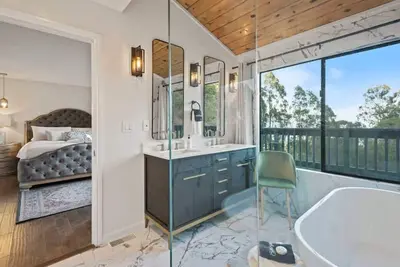 Image de @ Marbella Lane- Perfect Blend of Scenic & Comfort