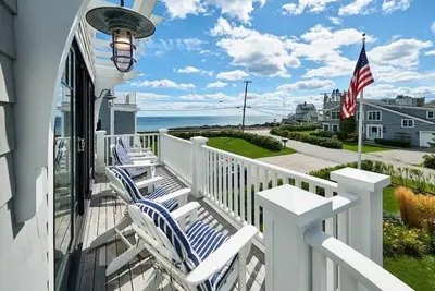 Coastal Luxe at Harris Lane