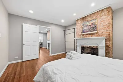 Image de 5 Bedroom - Large House, Off Street Parking - Easy Access to Everywhere in Pittsburgh