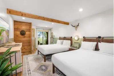 Image de Epic Double Queen Room - Hilltop Boutique Hotel