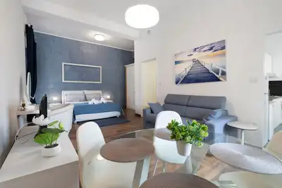 Image de Appartement 'Home Experience - White Charme' avec vue mer, Wi-Fi et climatisation