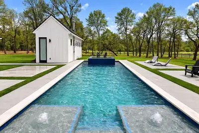 Image de Luxury Living with Private Pool & Movie Theater