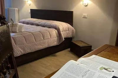 Image de A Pink Primrose in the hamlet