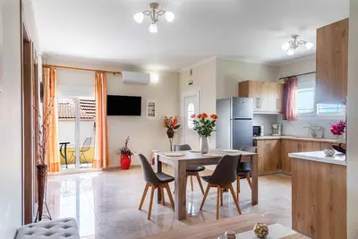 Image de Villa Georgia 1 – Climatisation dans toutes les pièces – Wi-Fi rapide – 6 couchages