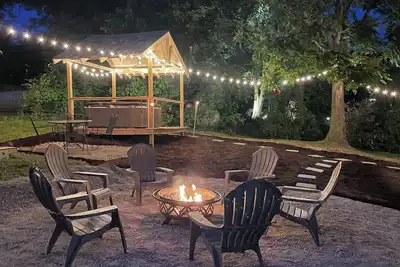 Image de Historic Craftsman • Hot Tub • Walk to Wineries • Katy Trail • Dog Friendly