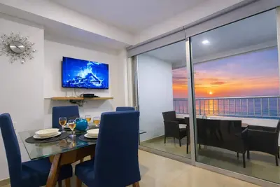 Image de Ocean Front Condo - Modern & Comfortable