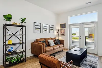 Image de Stylish 1br Apt with City Skyline Views