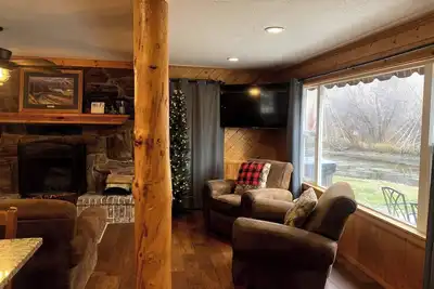 Image de Cozy 1-bedroom Mountain Cabin on the River