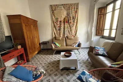 Image de Maison d’artiste et patio, à 12 km des plages, idéale un groupe de 8 personnes.