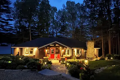 Image de MooseTracks Cottage | Waterfront | Walk to Dorset