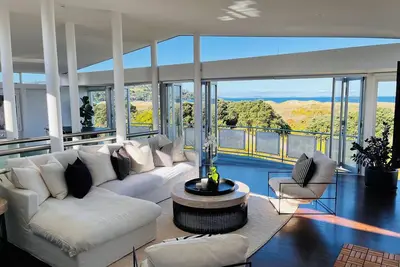 Image de Beachfront Elegance. Less than a minute to beach, boat ramp and golf course