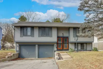 Image de 6 Mi to Dtwn Toledo! Family-Friendly Haven w/ Deck