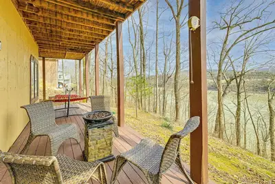 Image de Lake Cumberland Log Cabin Near 3 Boat Ramps