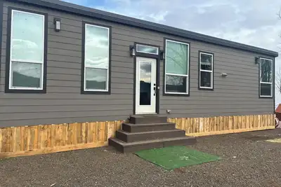 Image de Halfway Wild Creek Front Tiny Home - Tiny House sleeps 3 add Rv sleeps 4 more