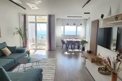 Image de Seaview apartment with living room, 2 bedrooms, panoramic balcony and terrace