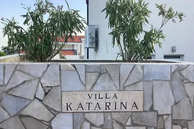 Image de Spacious 5-bedroom villa in soothing Ivanica near Dubrovnik with private pool