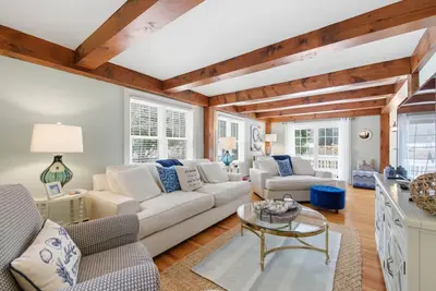 Cozy & Inviting  Sea Road House