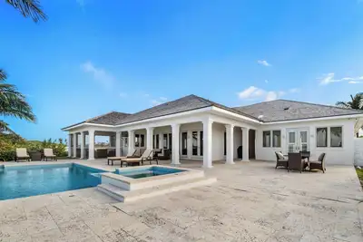 Image de Elysium Point Private Beachfront Villa: Hot Tub, Pool, & Private Beach