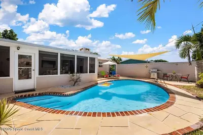 Image de Lovely 3-bedroom heated pool house with Ac in vibrant Melbourne