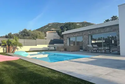 Image de Villa neuve avec piscine 3 chambres 140 m2 à 15 minutes à pieds de la plage