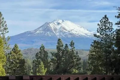 Image de 30 Night Minimum, Shasta View Villa