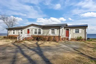 Image de Waterfront Retreat on the Albemarle Sound