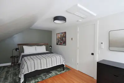 Beautiful Freshly Renovated 3/4 Br with Work Stations