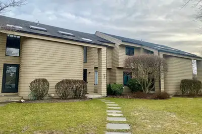 Image de 2-bedroom condo in charming Montauk. 10 Minutes to the beach by bike!