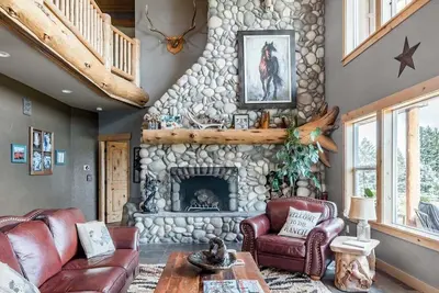 Image de Roosters Coop - Wine Country at a Rustic, Lodge Style Retreat