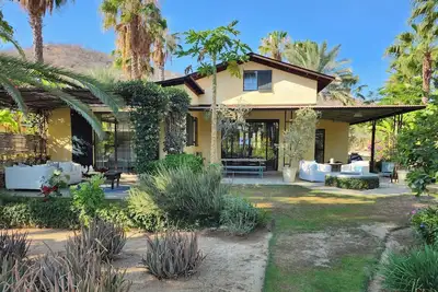 Image de Flora Farms \nCulinary Lavender Cottage #2 is available March 21 – April 4, 2026,