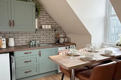 Image de Central Ayr Attic Apartment + Panoramic Town Views