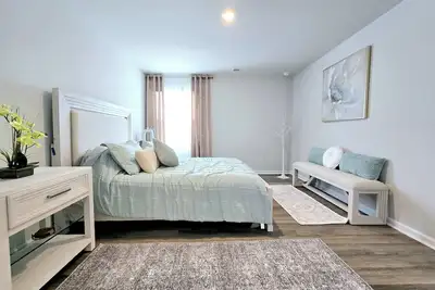 Image de Charming new 3-bedroom house in Southport with lake view