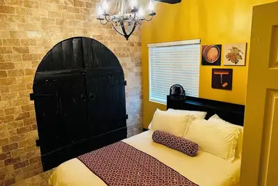 Image de Sleeps 8 Or More - Welcome to our \"Castle\" in the desert! 4-Bed 3-Bath two Story