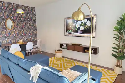 Image de The Boho-Chic Urban Retreat: 3br Haven Near Downtown & General Hospital