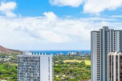 Image de Steal! Waikiki- Great 1 bed, 2 blks- beach w/Ac, Pool, spa, Pkg, 30 day-2400