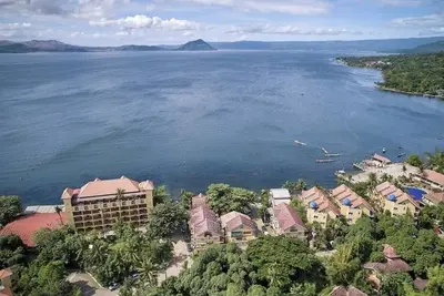 Image de Homey Vibe 4br Taal Lakeside Villa for 12 Persons - Quick Drive to Near Tagaytay