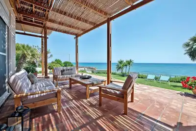 Image de Fabulous house right on the beach