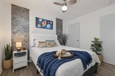 Image de Walk to At&T Stadium • 2br • Great Location