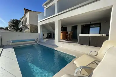 Image de Ref. Ali12   Villa moderne avec piscine privée et vue sur la mer