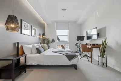 Image de Sprawling Retreat w/ Garage | 2br LoHi Corner Unit