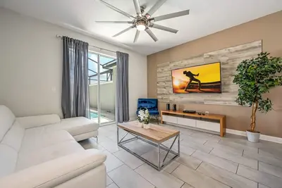 Image de Magical Retreat - A Spacious villa 10 min from Disney