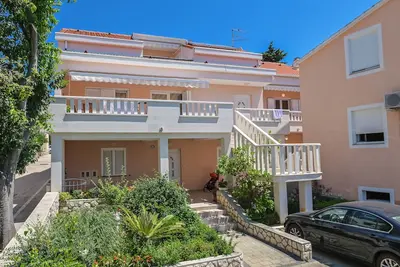 Image de Apartments Ena for 9 in the City Center with Garden