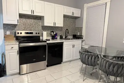 Image de Updating- Modern 3br Family Retreat w/ Private Gated Patio & Gym - Near Fifa Hub