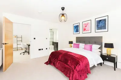Image de Modern 4-Bedroom Townhouse with Parking in Birmingham England, Jewellery Quarter