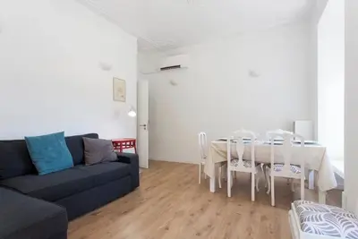 Image de Near the River 3 Bedroom Flat, with Ac for 9