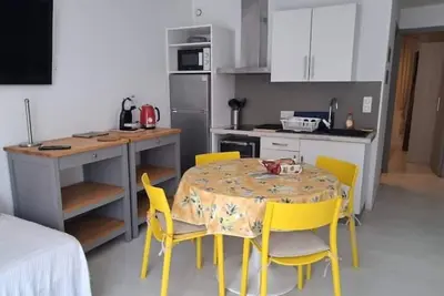 Image de Cosy 2–4 pers • Parking privé • À pied des plages & du Parc Exflora